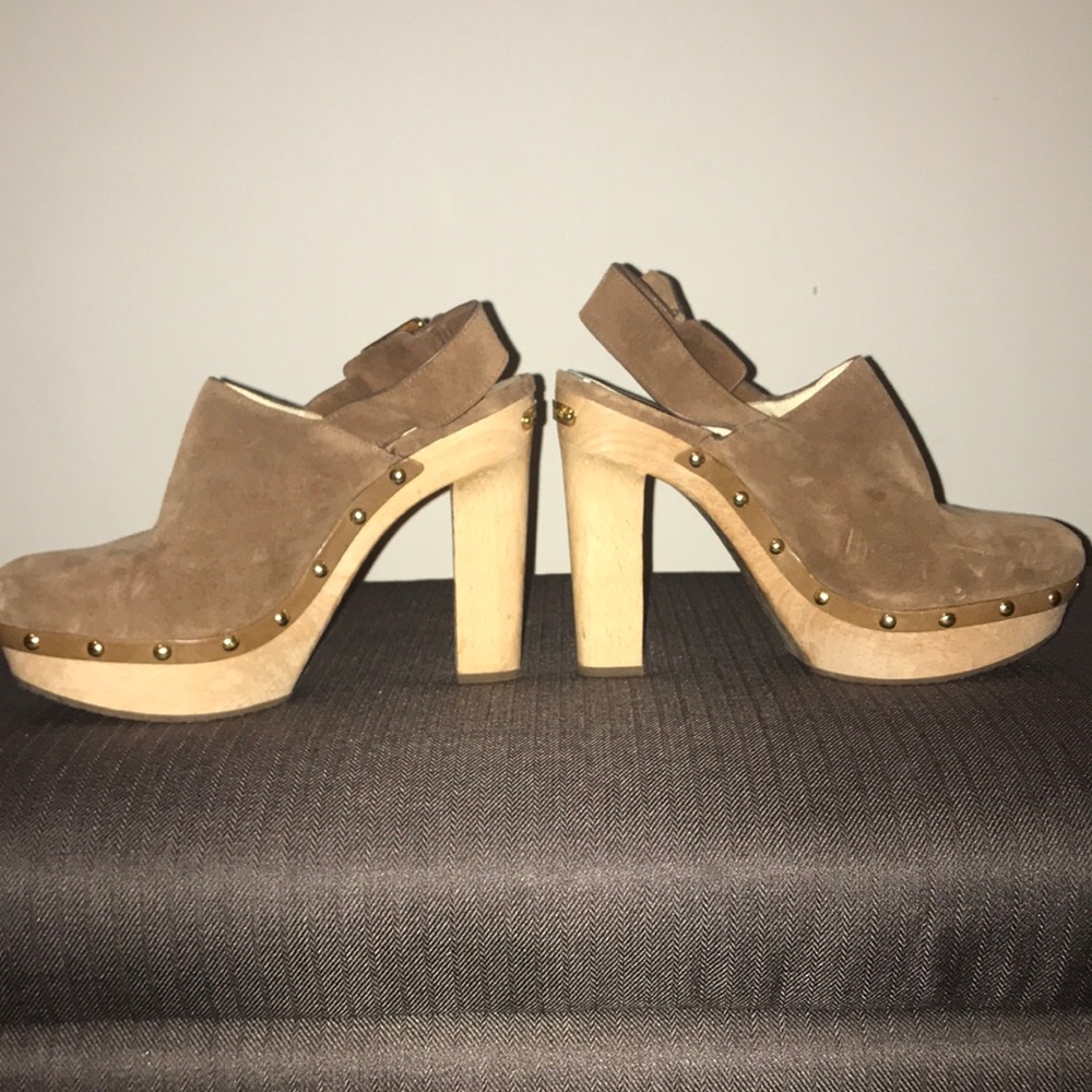Closed toed heels